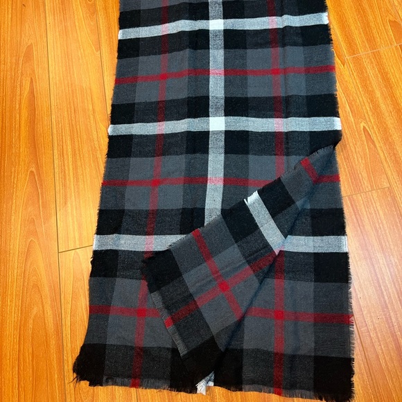 Express Plaid (Black,White,Red,Gray) Scarf NWT - Picture 6 of 9